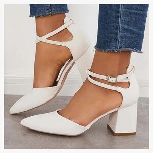 🌸.  #1516-56.  Chunky low heeled